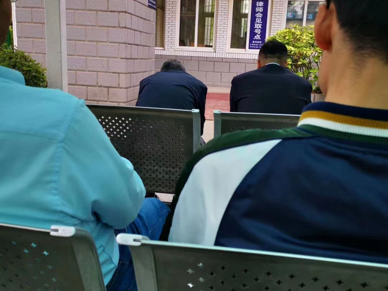 子女可以起诉不抚养的一方履行探望义务吗？上海离婚律师带您了解