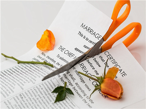 泰日镇离婚律师谈婚姻触礁竟得暴富的机会